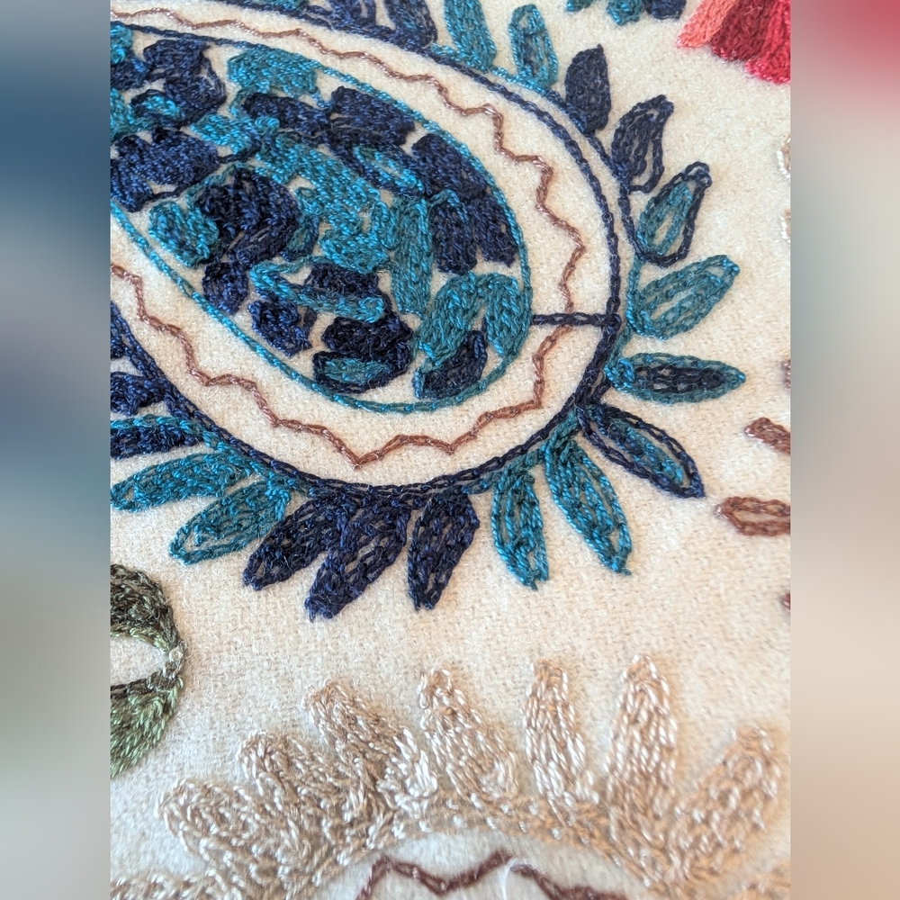 Cashmere Ivory Floral Patterned Shawl - Picture 4 of 8